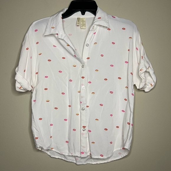 Lips print button down - Picture 1 of 5